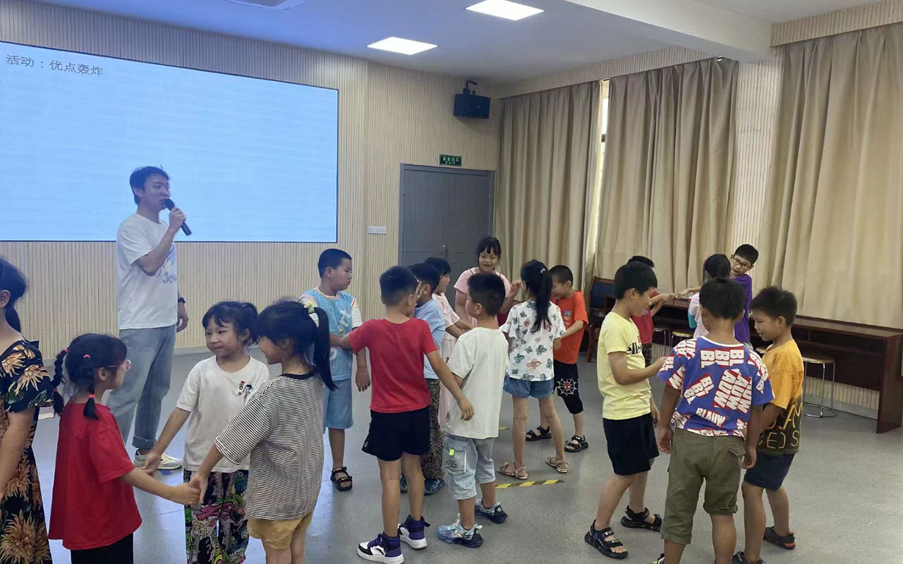 麻城龙观乡中心学校